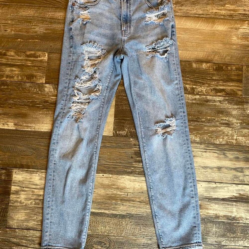American Eagle Outfitters distressed blue jeans